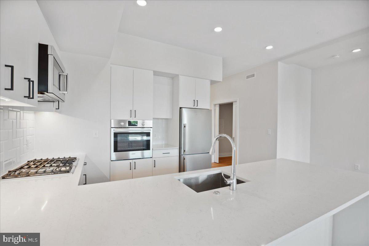 923 V ST NW #602, WASHINGTON, District Of Columbia 20001, 2 Bedrooms Bedrooms, 4 Rooms Rooms,2 BathroomsBathrooms,Residential,For sale,923 V ST NW #602,DCDC2198596 MLS # DCDC2198596