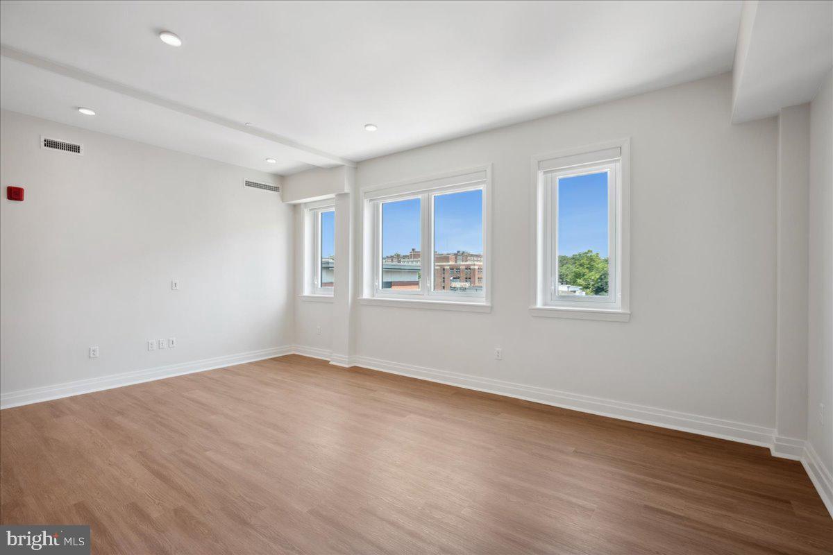 923 V ST NW #602, WASHINGTON, District Of Columbia 20001, 2 Bedrooms Bedrooms, 4 Rooms Rooms,2 BathroomsBathrooms,Residential,For sale,923 V ST NW #602,DCDC2198596 MLS # DCDC2198596