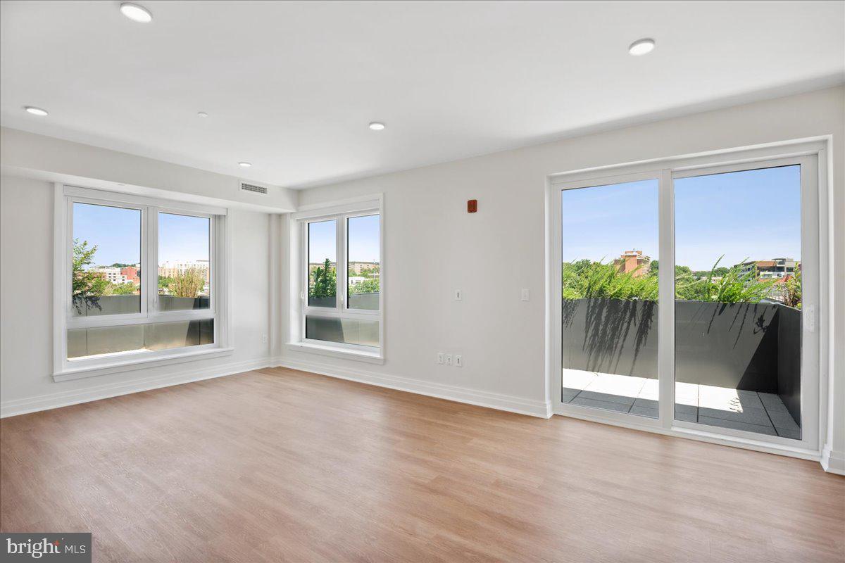 923 V ST NW #602, WASHINGTON, District Of Columbia 20001, 2 Bedrooms Bedrooms, 4 Rooms Rooms,2 BathroomsBathrooms,Residential,For sale,923 V ST NW #602,DCDC2198596 MLS # DCDC2198596