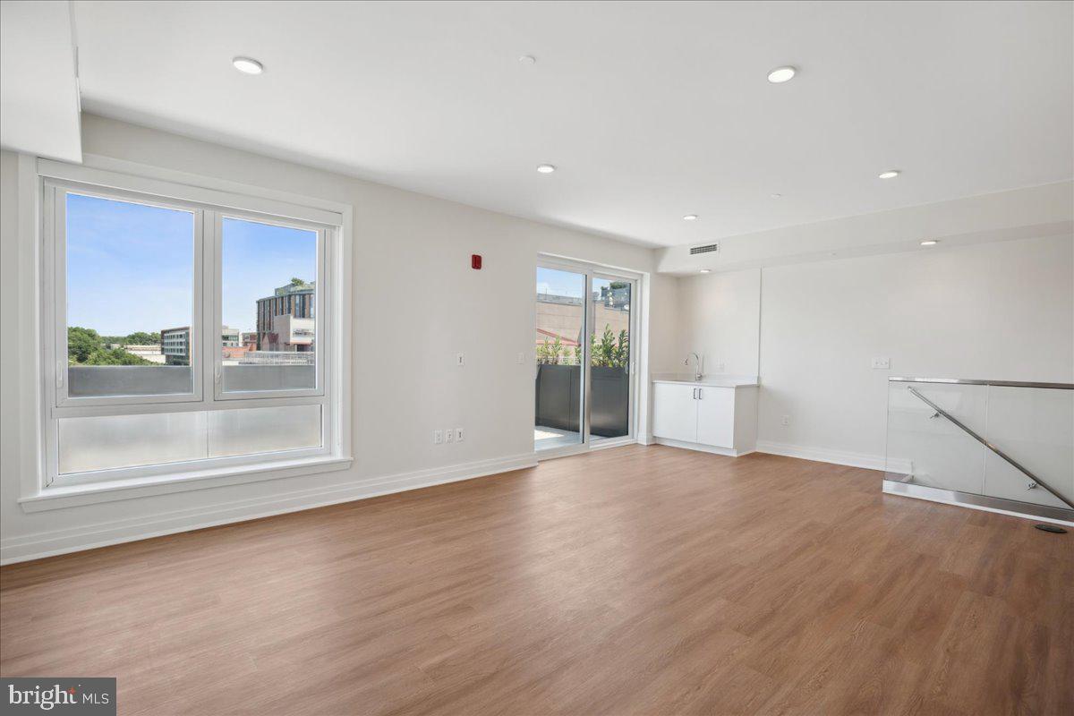 923 V ST NW #602, WASHINGTON, District Of Columbia 20001, 2 Bedrooms Bedrooms, 4 Rooms Rooms,2 BathroomsBathrooms,Residential,For sale,923 V ST NW #602,DCDC2198596 MLS # DCDC2198596