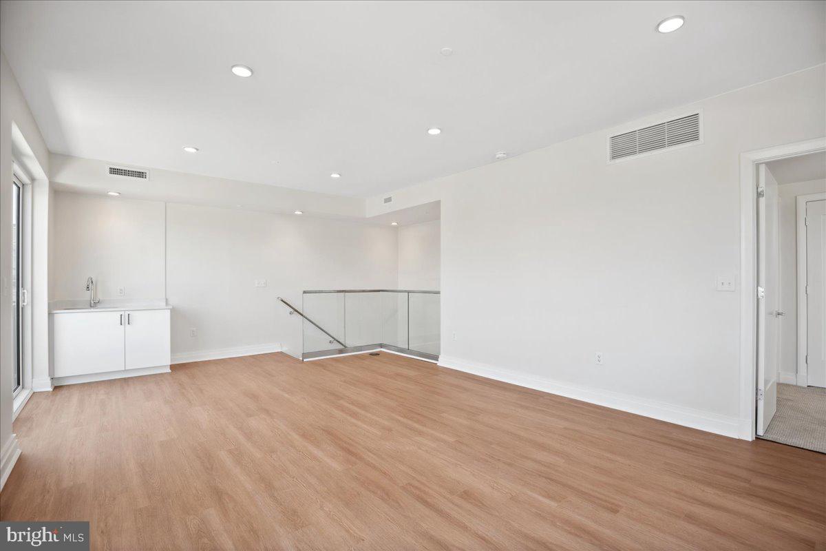923 V ST NW #602, WASHINGTON, District Of Columbia 20001, 2 Bedrooms Bedrooms, 4 Rooms Rooms,2 BathroomsBathrooms,Residential,For sale,923 V ST NW #602,DCDC2198596 MLS # DCDC2198596