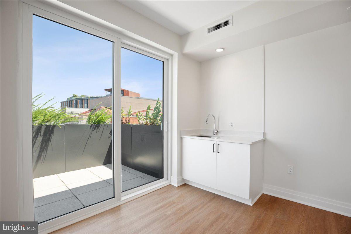 923 V ST NW #602, WASHINGTON, District Of Columbia 20001, 2 Bedrooms Bedrooms, 4 Rooms Rooms,2 BathroomsBathrooms,Residential,For sale,923 V ST NW #602,DCDC2198596 MLS # DCDC2198596