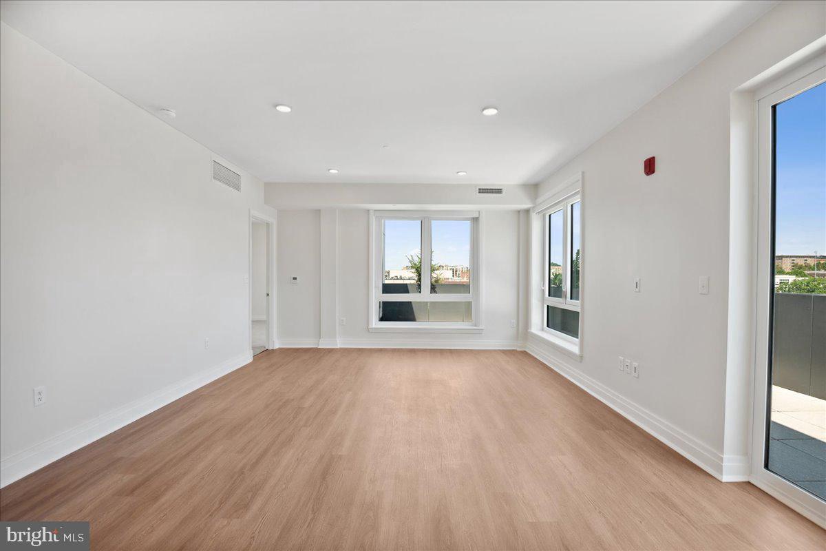 923 V ST NW #602, WASHINGTON, District Of Columbia 20001, 2 Bedrooms Bedrooms, 4 Rooms Rooms,2 BathroomsBathrooms,Residential,For sale,923 V ST NW #602,DCDC2198596 MLS # DCDC2198596