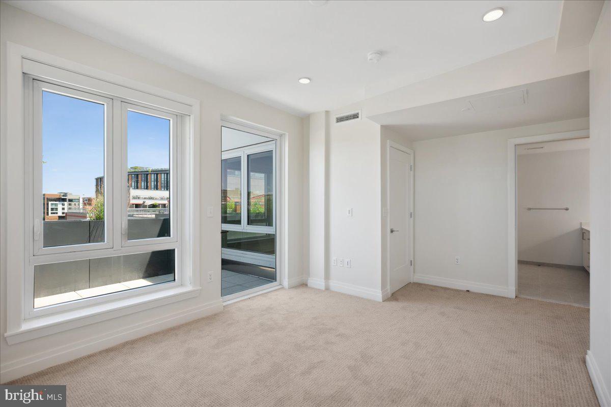 923 V ST NW #602, WASHINGTON, District Of Columbia 20001, 2 Bedrooms Bedrooms, 4 Rooms Rooms,2 BathroomsBathrooms,Residential,For sale,923 V ST NW #602,DCDC2198596 MLS # DCDC2198596