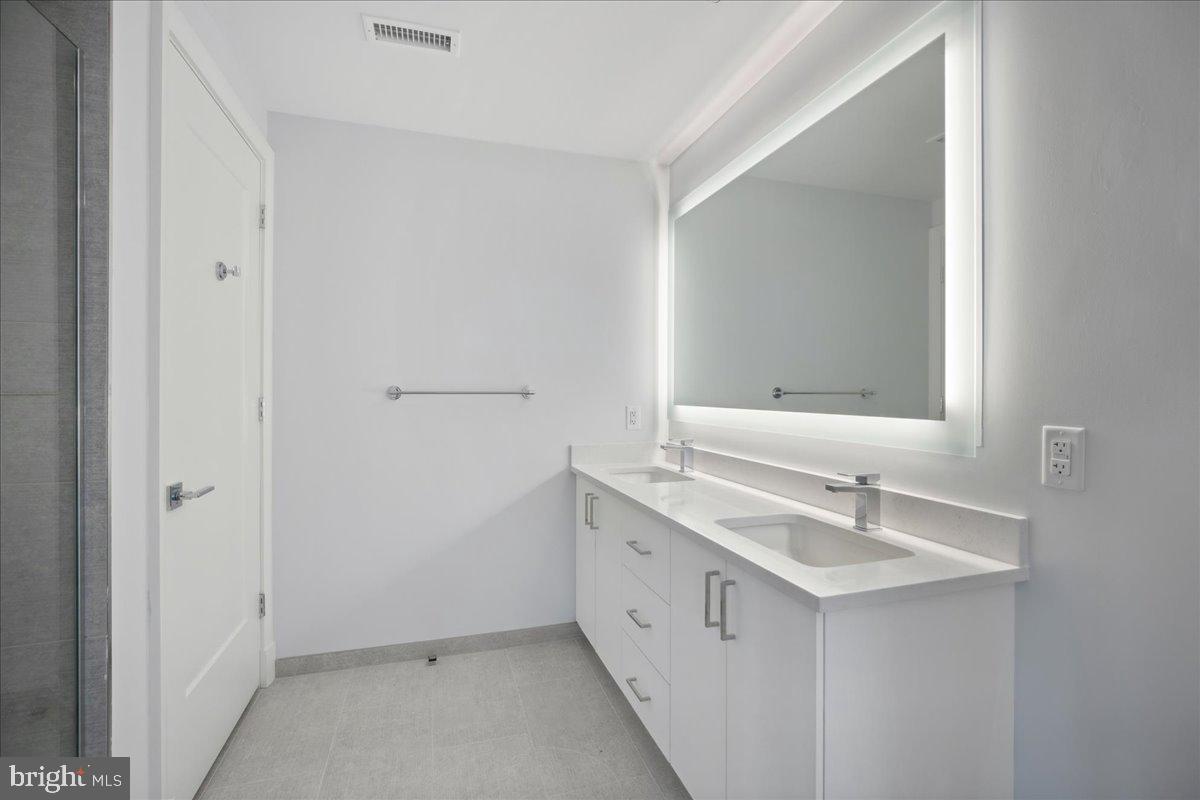 923 V ST NW #602, WASHINGTON, District Of Columbia 20001, 2 Bedrooms Bedrooms, 4 Rooms Rooms,2 BathroomsBathrooms,Residential,For sale,923 V ST NW #602,DCDC2198596 MLS # DCDC2198596