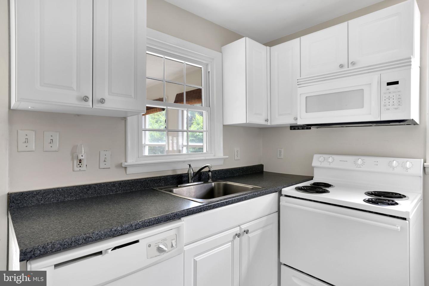 128 FOX DR, WINCHESTER, Virginia 22601, 4 Bedrooms Bedrooms, ,3 BathroomsBathrooms,Residential,For sale,128 FOX DR,VAWI2007622 MLS # VAWI2007622