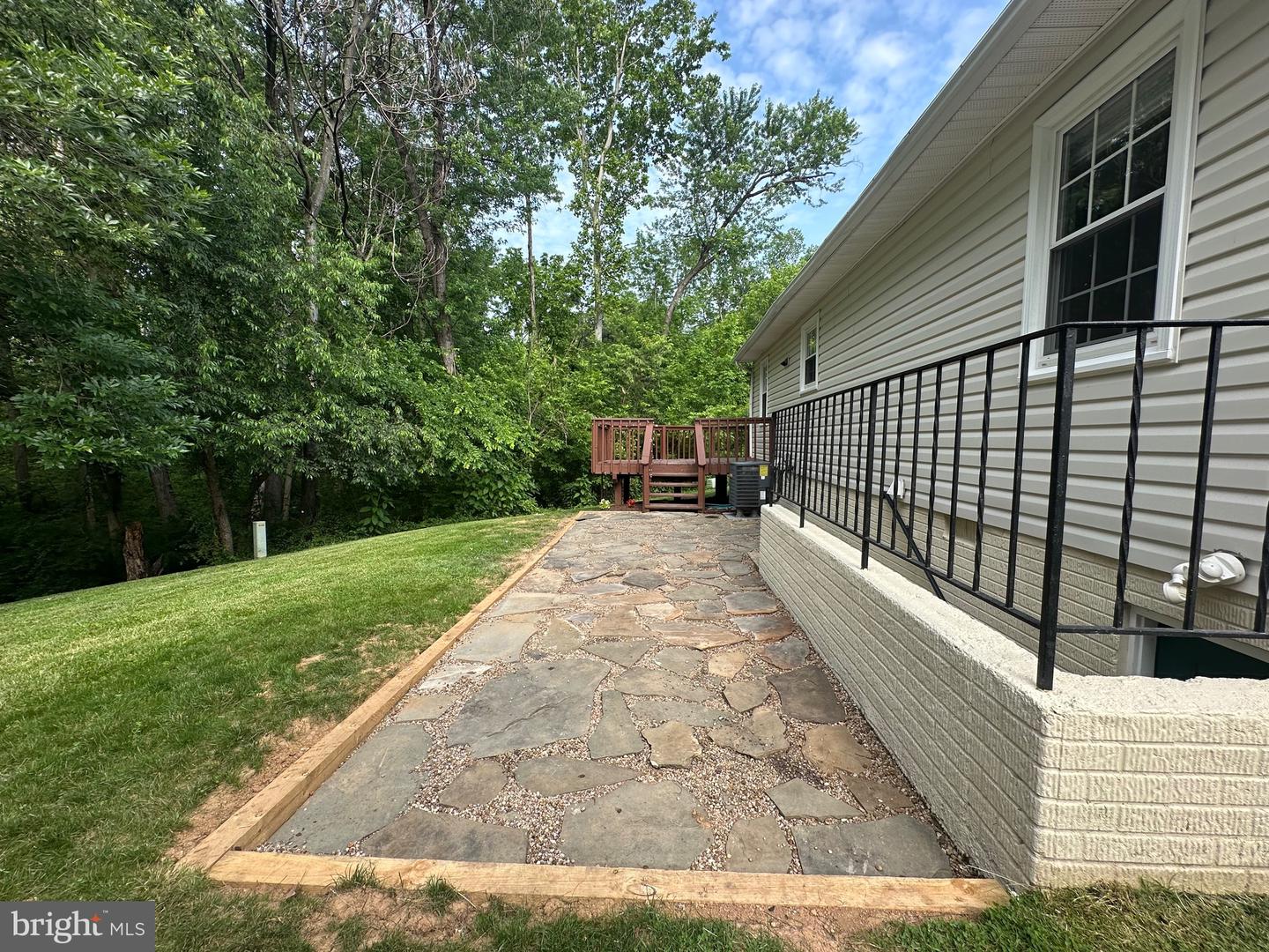 125 OAK VIEW DR SE, LEESBURG, Virginia 20175, 3 Bedrooms Bedrooms, ,2 BathroomsBathrooms,Residential,For sale,125 OAK VIEW DR SE,VALO2095906 MLS # VALO2095906