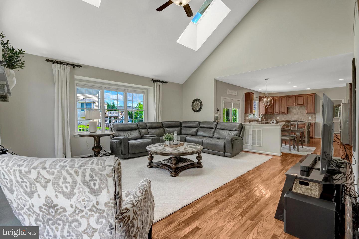 43058 OLIVE TREE LN, CHANTILLY, Virginia 20152, 4 Bedrooms Bedrooms, ,3 BathroomsBathrooms,Residential,For sale,43058 OLIVE TREE LN,VALO2096208 MLS # VALO2096208