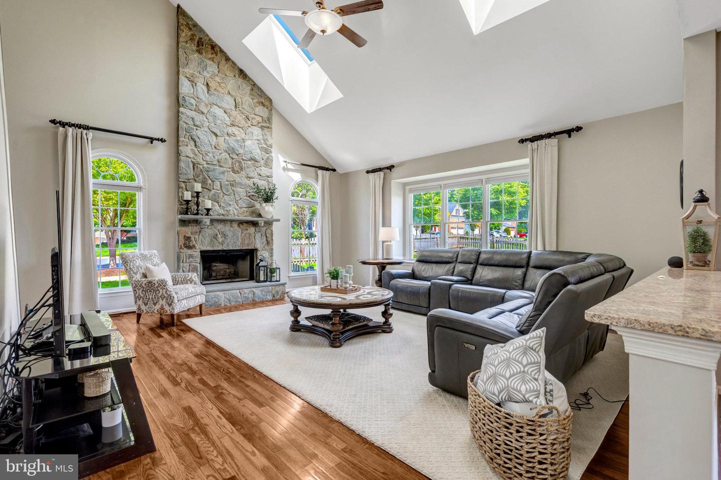 43058 OLIVE TREE LN, CHANTILLY, Virginia 20152, 4 Bedrooms Bedrooms, ,3 BathroomsBathrooms,Residential,For sale,43058 OLIVE TREE LN,VALO2096208 MLS # VALO2096208