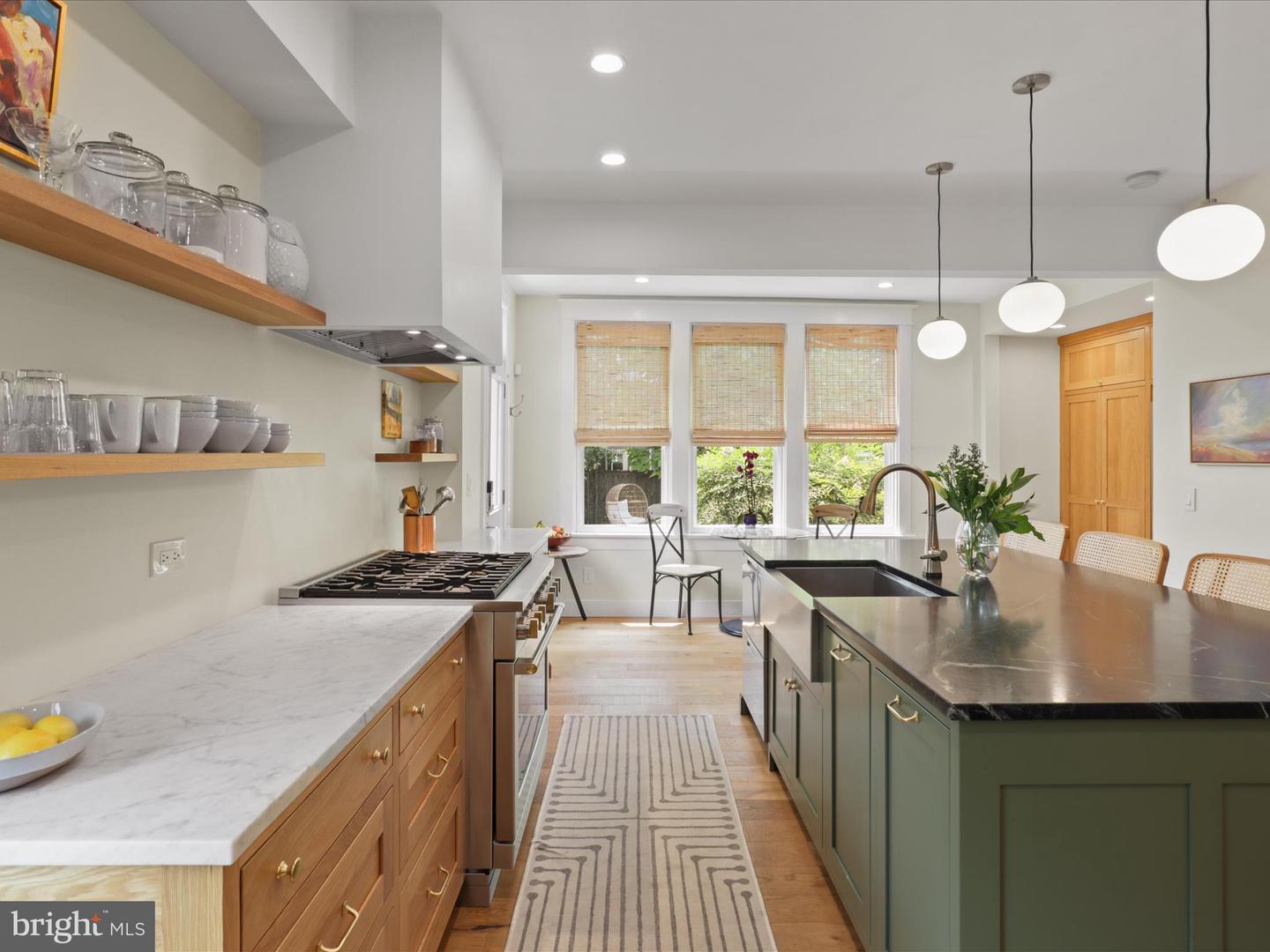 19 E DEL RAY AVE E, ALEXANDRIA, Virginia 22301, 3 Bedrooms Bedrooms, ,2 BathroomsBathrooms,Residential,For sale,19 E DEL RAY AVE E,VAAX2045470 MLS # VAAX2045470