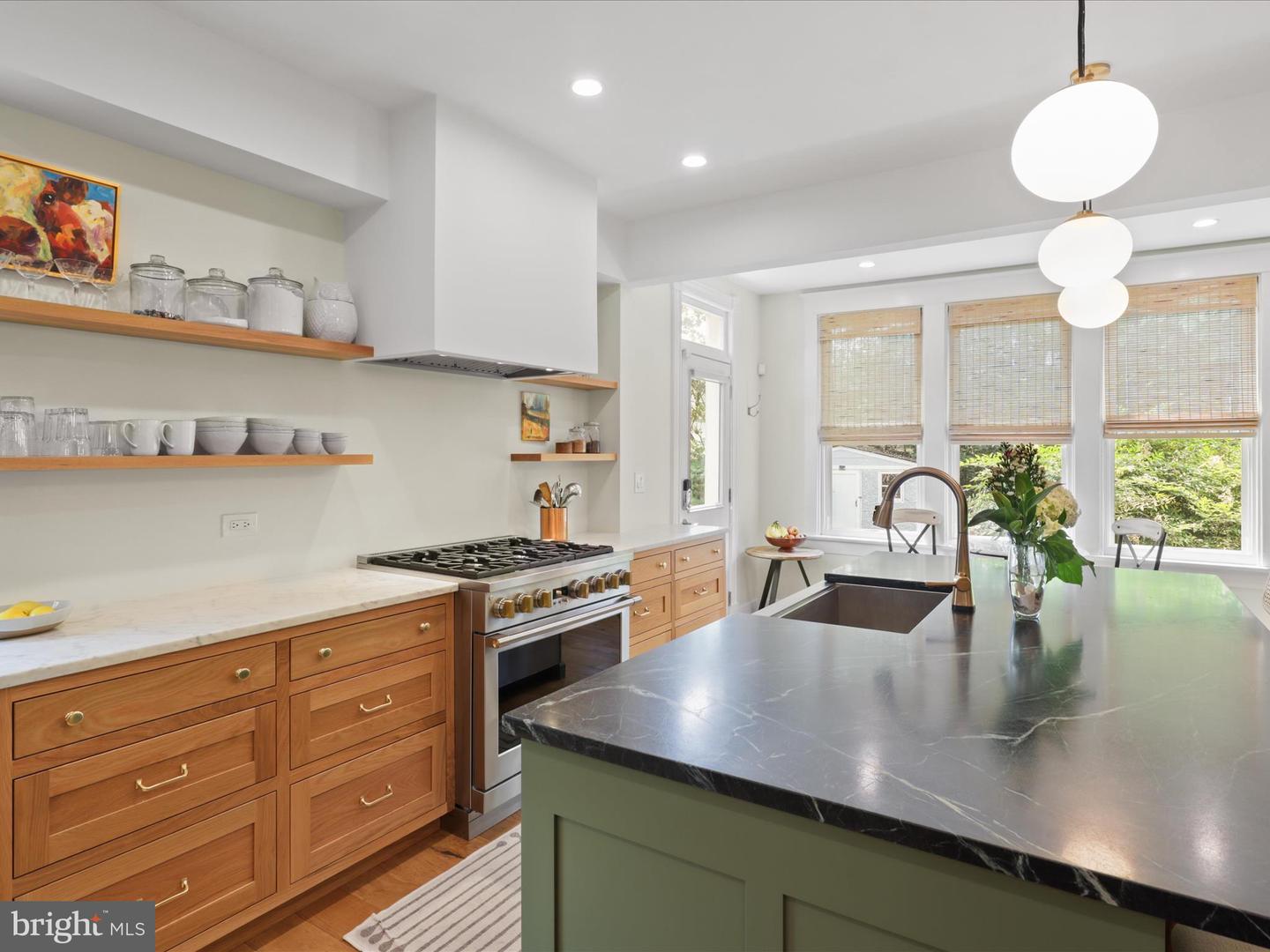 19 E DEL RAY AVE E, ALEXANDRIA, Virginia 22301, 3 Bedrooms Bedrooms, ,2 BathroomsBathrooms,Residential,For sale,19 E DEL RAY AVE E,VAAX2045470 MLS # VAAX2045470