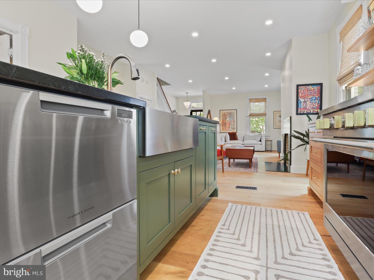19 E DEL RAY AVE E, ALEXANDRIA, Virginia 22301, 3 Bedrooms Bedrooms, ,2 BathroomsBathrooms,Residential,For sale,19 E DEL RAY AVE E,VAAX2045470 MLS # VAAX2045470