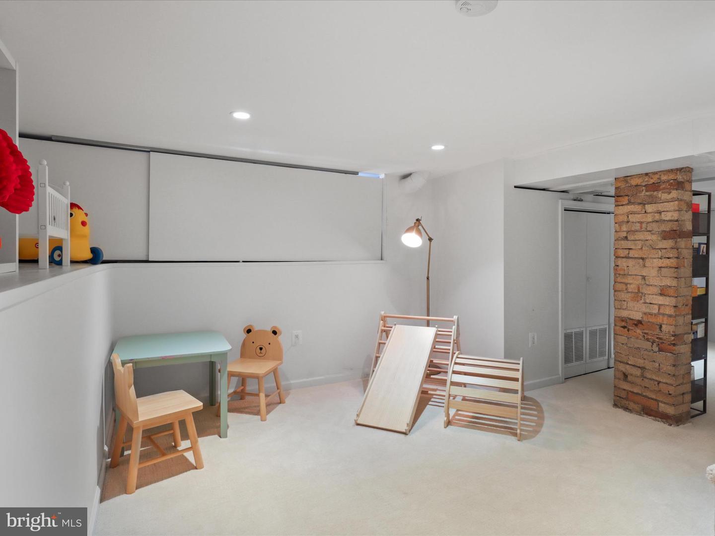 19 E DEL RAY AVE E, ALEXANDRIA, Virginia 22301, 3 Bedrooms Bedrooms, ,2 BathroomsBathrooms,Residential,For sale,19 E DEL RAY AVE E,VAAX2045470 MLS # VAAX2045470
