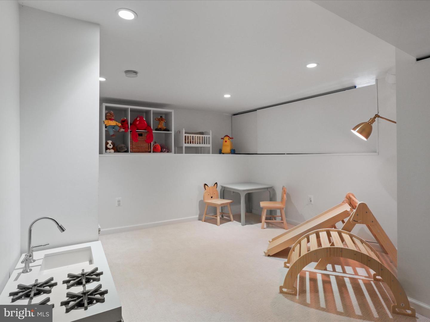 19 E DEL RAY AVE E, ALEXANDRIA, Virginia 22301, 3 Bedrooms Bedrooms, ,2 BathroomsBathrooms,Residential,For sale,19 E DEL RAY AVE E,VAAX2045470 MLS # VAAX2045470