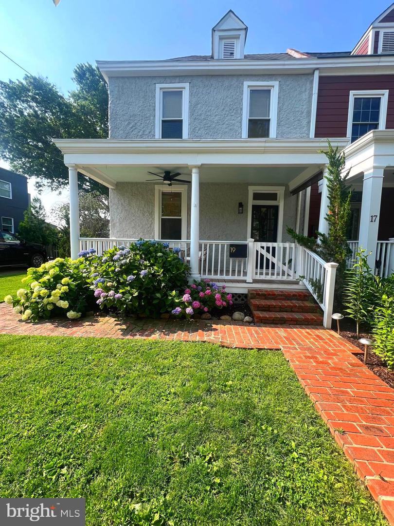 19 E DEL RAY AVE E, ALEXANDRIA, Virginia 22301, 3 Bedrooms Bedrooms, ,2 BathroomsBathrooms,Residential,For sale,19 E DEL RAY AVE E,VAAX2045470 MLS # VAAX2045470