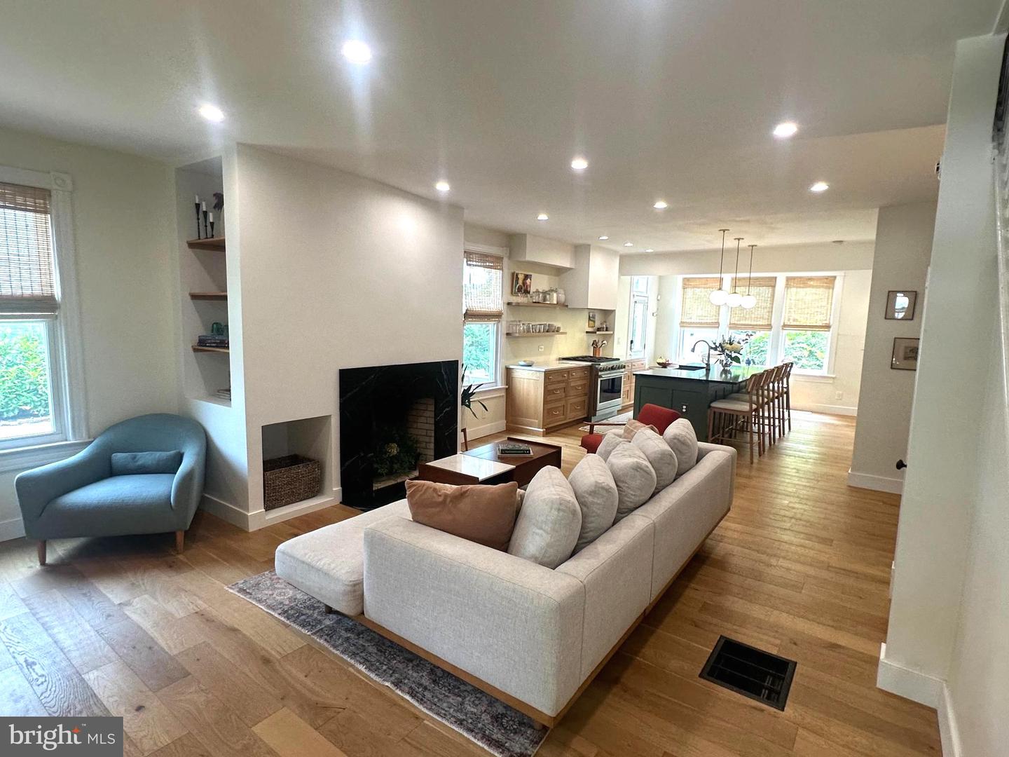 19 E DEL RAY AVE E, ALEXANDRIA, Virginia 22301, 3 Bedrooms Bedrooms, ,2 BathroomsBathrooms,Residential,For sale,19 E DEL RAY AVE E,VAAX2045470 MLS # VAAX2045470