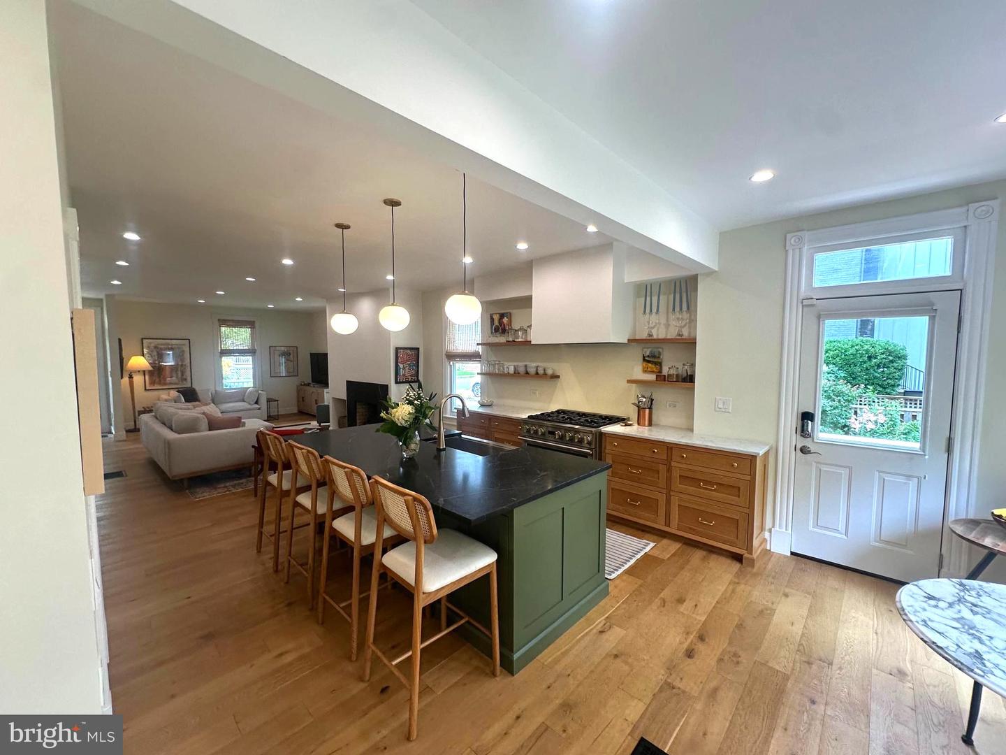 19 E DEL RAY AVE E, ALEXANDRIA, Virginia 22301, 3 Bedrooms Bedrooms, ,2 BathroomsBathrooms,Residential,For sale,19 E DEL RAY AVE E,VAAX2045470 MLS # VAAX2045470