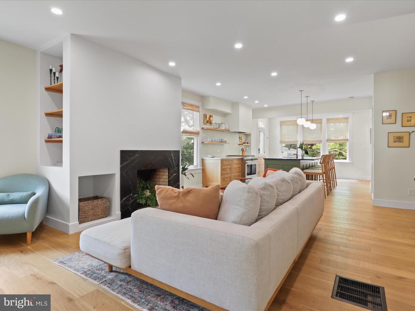 19 E DEL RAY AVE E, ALEXANDRIA, Virginia 22301, 3 Bedrooms Bedrooms, ,2 BathroomsBathrooms,Residential,For sale,19 E DEL RAY AVE E,VAAX2045470 MLS # VAAX2045470