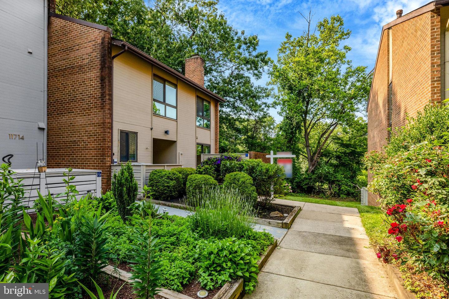 11712 INDIAN RIDGE RD, RESTON, Virginia 20191, 4 Bedrooms Bedrooms, ,2 BathroomsBathrooms,Residential,For sale,11712 INDIAN RIDGE RD,VAFX2241978 MLS # VAFX2241978