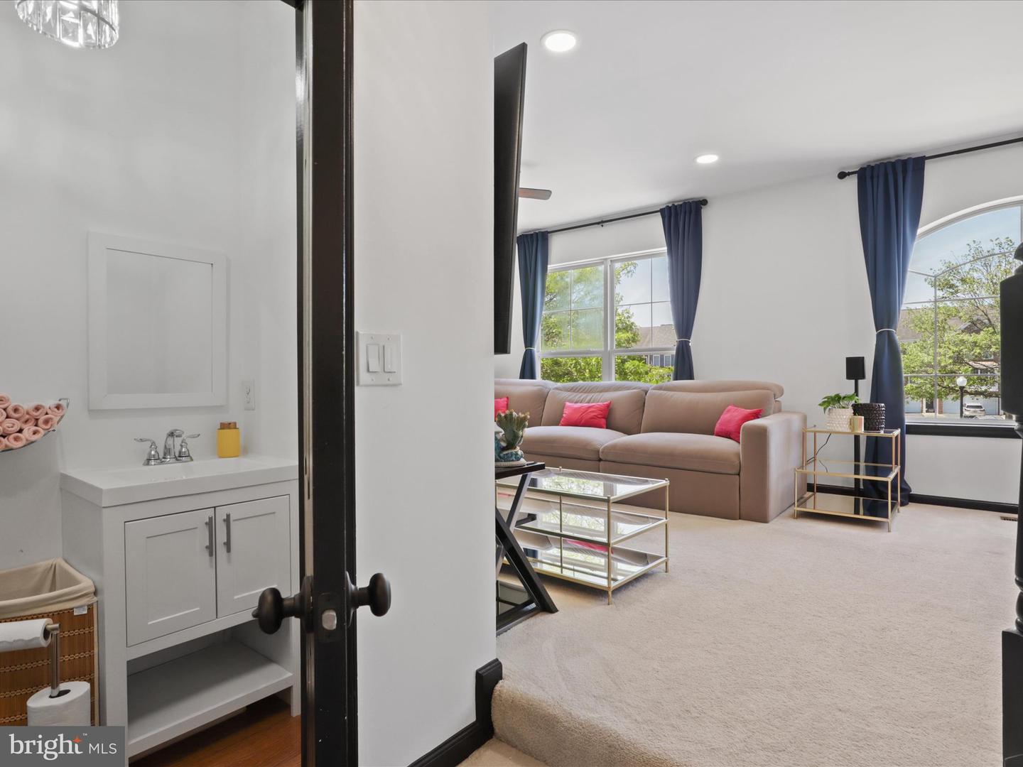 43735 SCARLET SQ, CHANTILLY, Virginia 20152, 3 Bedrooms Bedrooms, ,3 BathroomsBathrooms,Residential,For sale,43735 SCARLET SQ,VALO2097320 MLS # VALO2097320