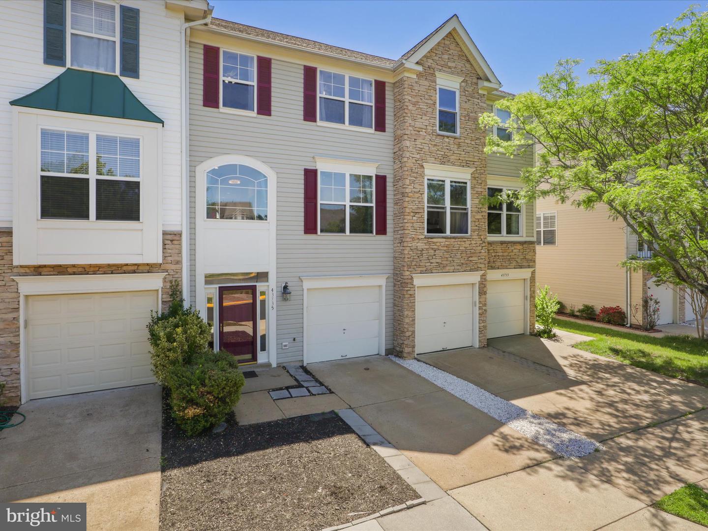 43735 SCARLET SQ, CHANTILLY, Virginia 20152, 3 Bedrooms Bedrooms, ,3 BathroomsBathrooms,Residential,For sale,43735 SCARLET SQ,VALO2097320 MLS # VALO2097320
