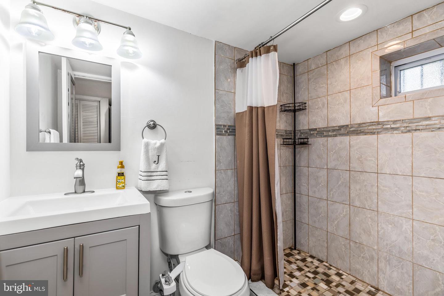 920 52ND ST NE, WASHINGTON, District Of Columbia 20019, 2 Bedrooms Bedrooms, ,2 BathroomsBathrooms,Residential,For sale,920 52ND ST NE,DCDC2201768 MLS # DCDC2201768