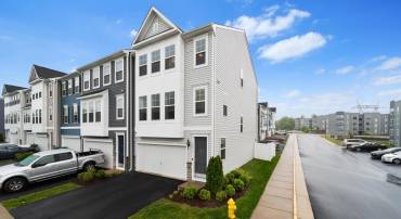 18216 SUMMIT POINTE DR, TRIANGLE, Virginia 22172, 3 Bedrooms Bedrooms, ,2 BathroomsBathrooms,Residential,For sale,18216 SUMMIT POINTE DR,VAPW2095234 MLS # VAPW2095234