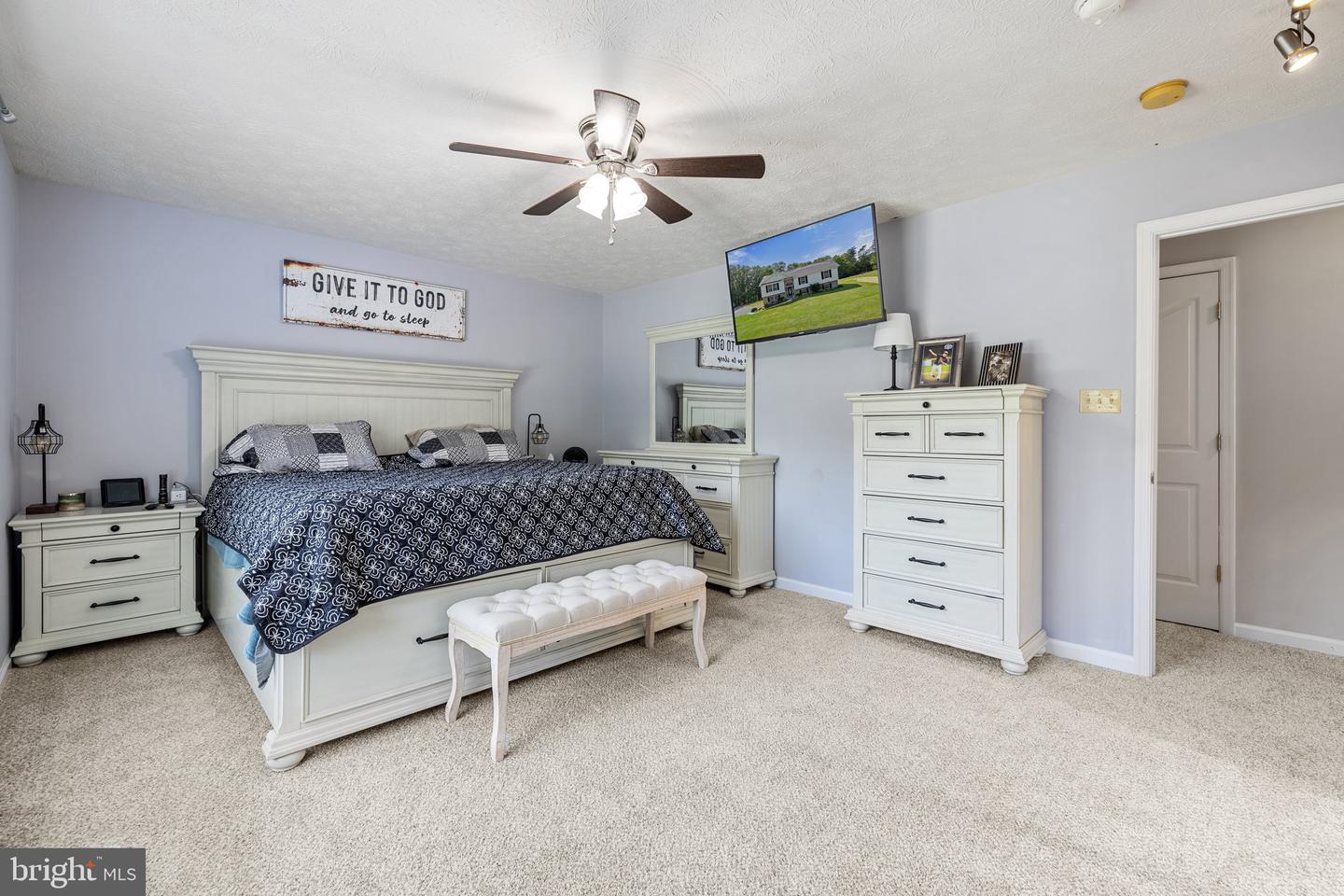 364 WAYNES LN, STEPHENS CITY, Virginia 22655, 3 Bedrooms Bedrooms, ,3 BathroomsBathrooms,Residential,For sale,364 WAYNES LN,VAFV2034398 MLS # VAFV2034398