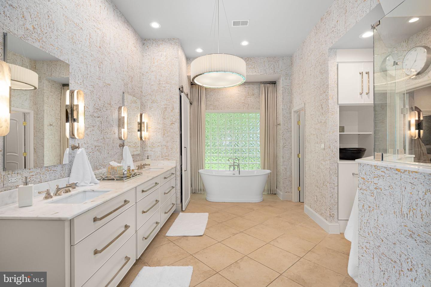 777 3RD ST, HERNDON, Virginia 20170, 5 Bedrooms Bedrooms, ,5 BathroomsBathrooms,Residential,For sale,777 3RD ST,VAFX2243376 MLS # VAFX2243376