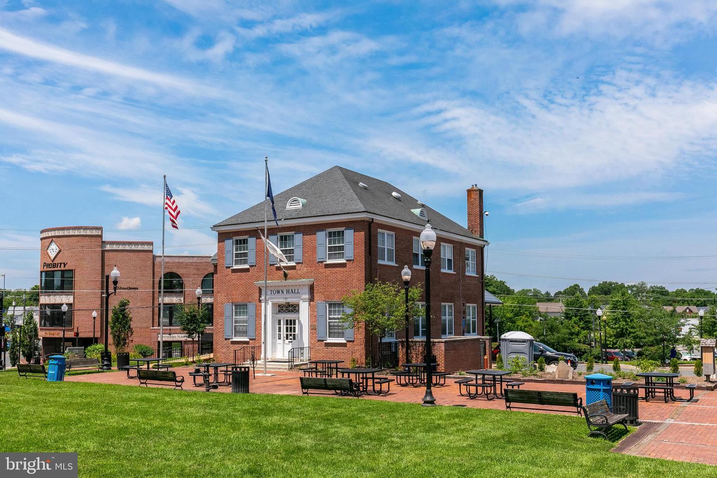 777 3RD ST, HERNDON, Virginia 20170, 5 Bedrooms Bedrooms, ,5 BathroomsBathrooms,Residential,For sale,777 3RD ST,VAFX2243376 MLS # VAFX2243376