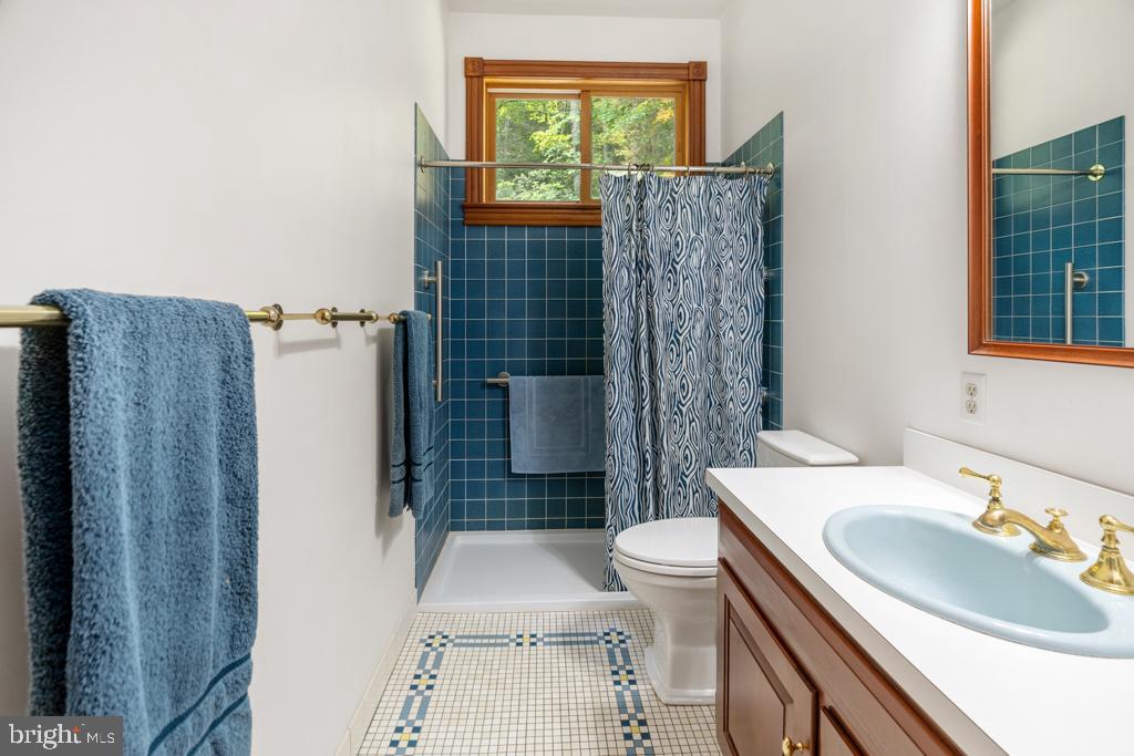 177 CEDAR HILL RD, STRASBURG, Virginia 22657, 5 Bedrooms Bedrooms, ,5 BathroomsBathrooms,Residential,For sale,177 CEDAR HILL RD,VASH2011580 MLS # VASH2011580