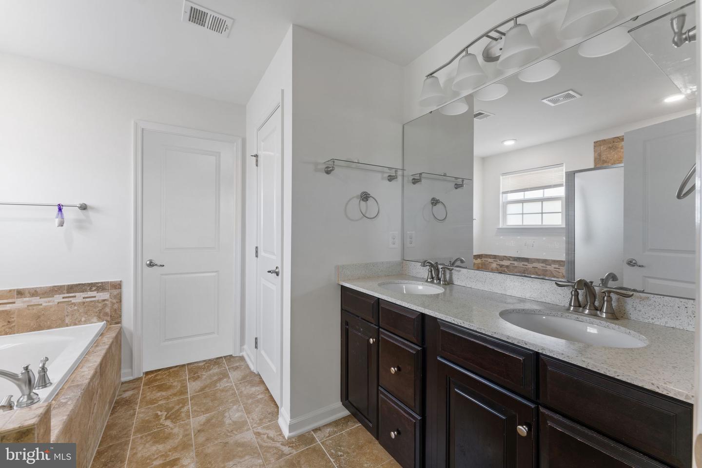 25541 EMERSON OAKS DR, ALDIE, Virginia 20105, 4 Bedrooms Bedrooms, ,2 BathroomsBathrooms,Residential,For sale,25541 EMERSON OAKS DR,VALO2097990 MLS # VALO2097990