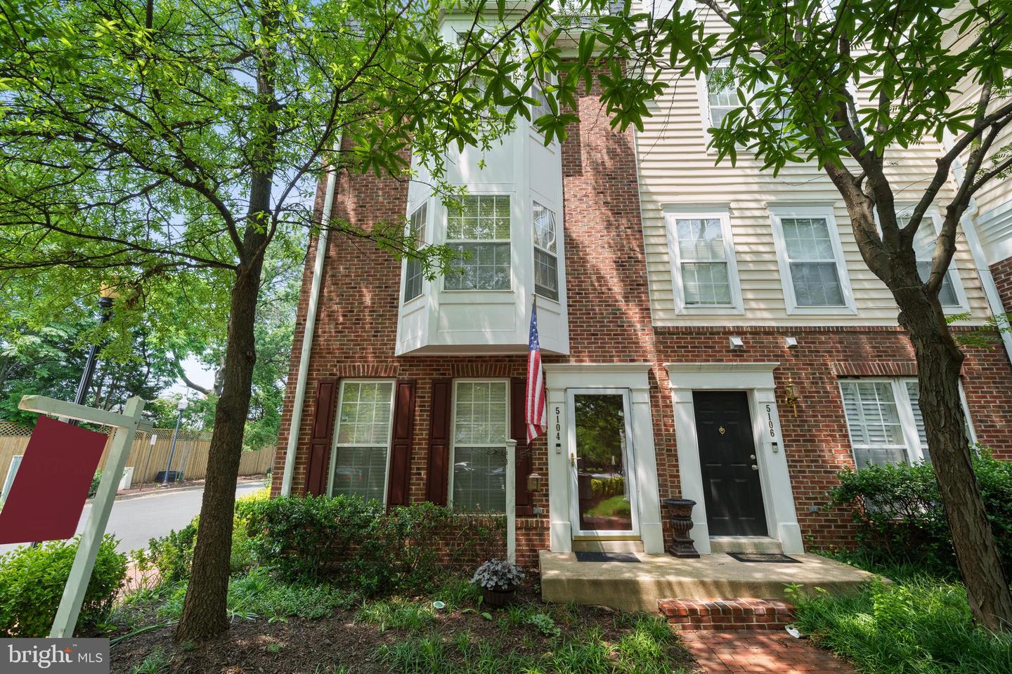 5104 ENGLISH TER, ALEXANDRIA, Virginia 22304, 2 Bedrooms Bedrooms, ,2 BathroomsBathrooms,Residential,For sale,5104 ENGLISH TER,VAAX2045792 MLS # VAAX2045792