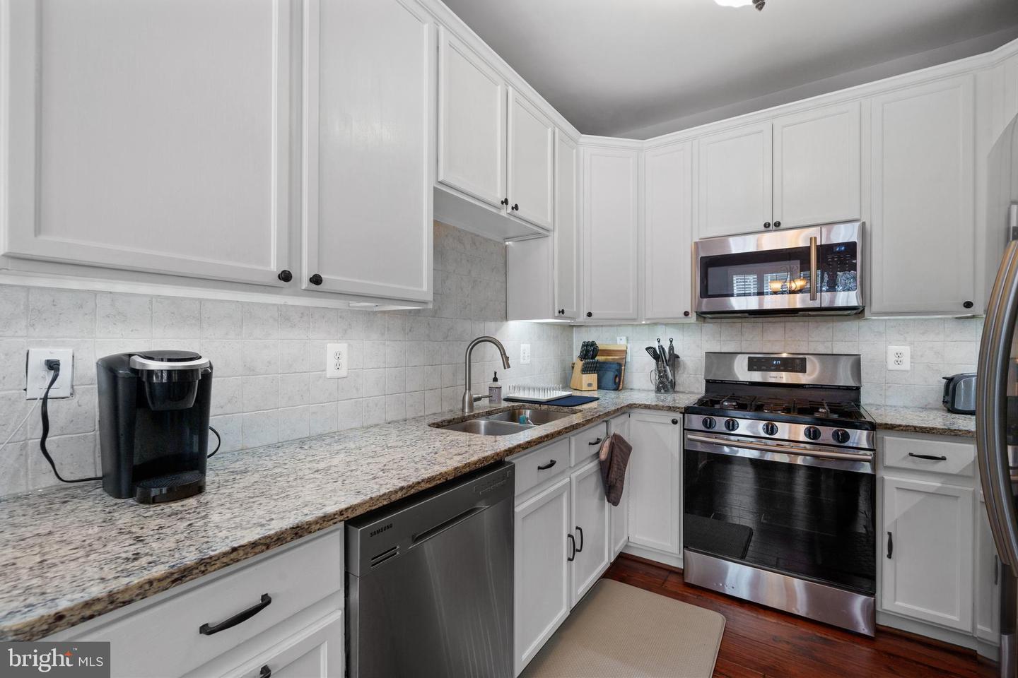 5104 ENGLISH TER, ALEXANDRIA, Virginia 22304, 2 Bedrooms Bedrooms, ,2 BathroomsBathrooms,Residential,For sale,5104 ENGLISH TER,VAAX2045792 MLS # VAAX2045792
