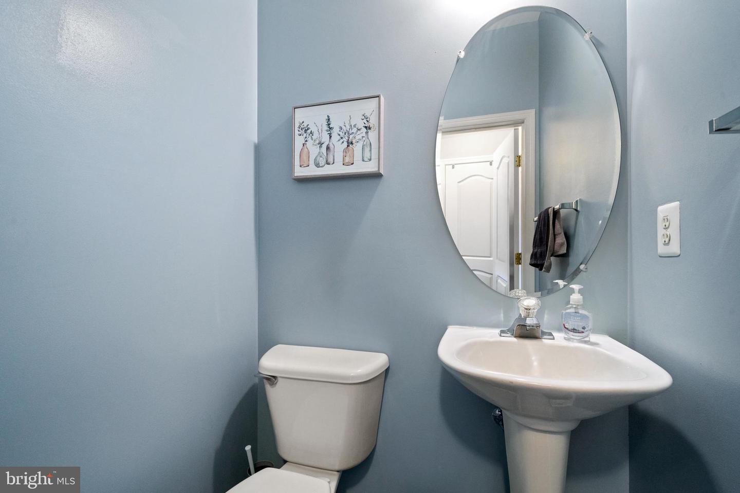 5104 ENGLISH TER, ALEXANDRIA, Virginia 22304, 2 Bedrooms Bedrooms, ,2 BathroomsBathrooms,Residential,For sale,5104 ENGLISH TER,VAAX2045792 MLS # VAAX2045792