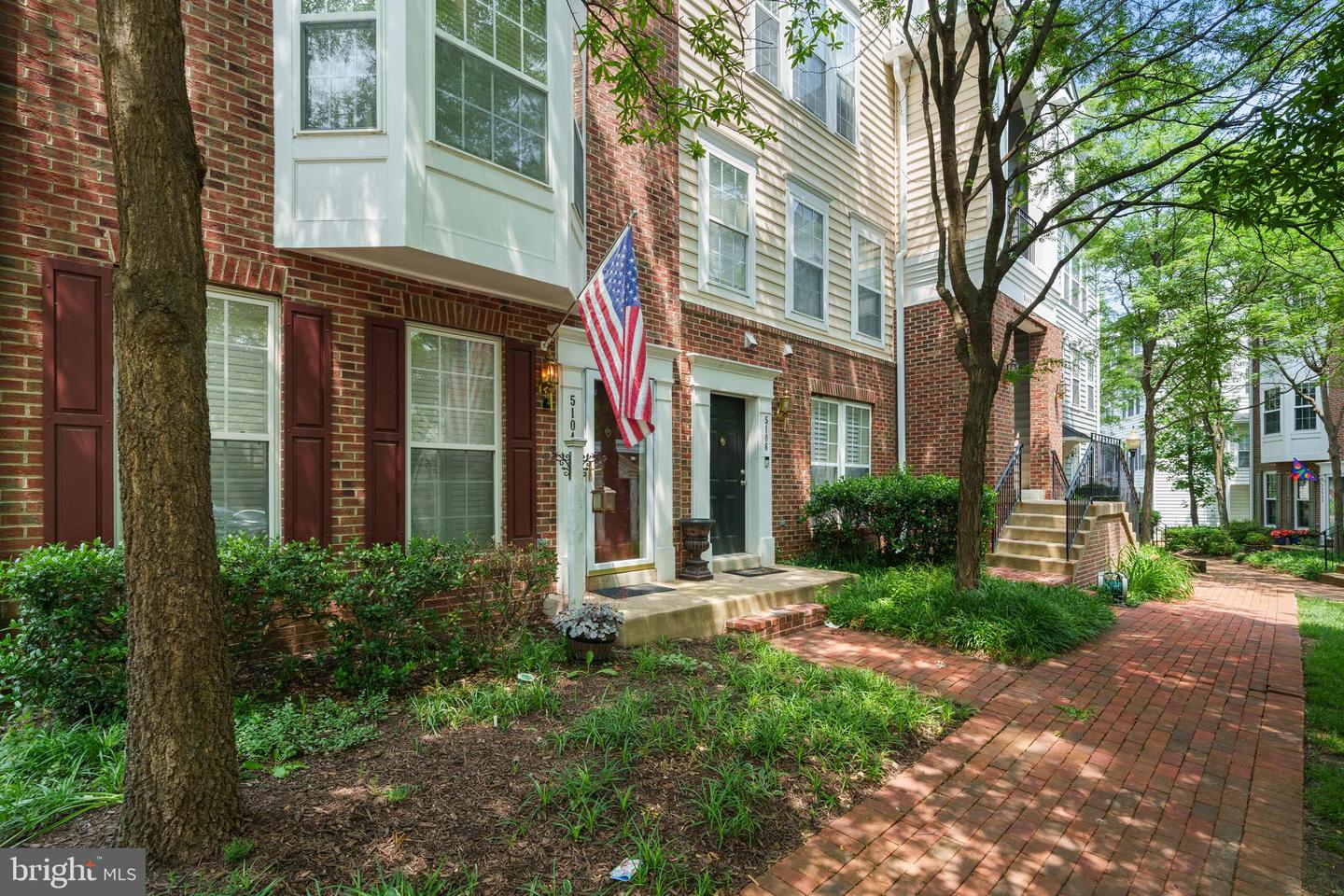 5104 ENGLISH TER, ALEXANDRIA, Virginia 22304, 2 Bedrooms Bedrooms, ,2 BathroomsBathrooms,Residential,For sale,5104 ENGLISH TER,VAAX2045792 MLS # VAAX2045792