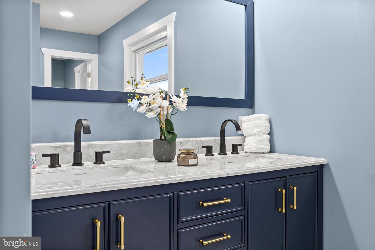 19561 HERNDON CT, LEESBURG, Virginia 20175, 4 Bedrooms Bedrooms, ,3 BathroomsBathrooms,Residential,For sale,19561 HERNDON CT,VALO2098090 MLS # VALO2098090