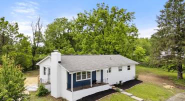 19561 HERNDON CT, LEESBURG, Virginia 20175, 4 Bedrooms Bedrooms, ,3 BathroomsBathrooms,Residential,For sale,19561 HERNDON CT,VALO2098090 MLS # VALO2098090