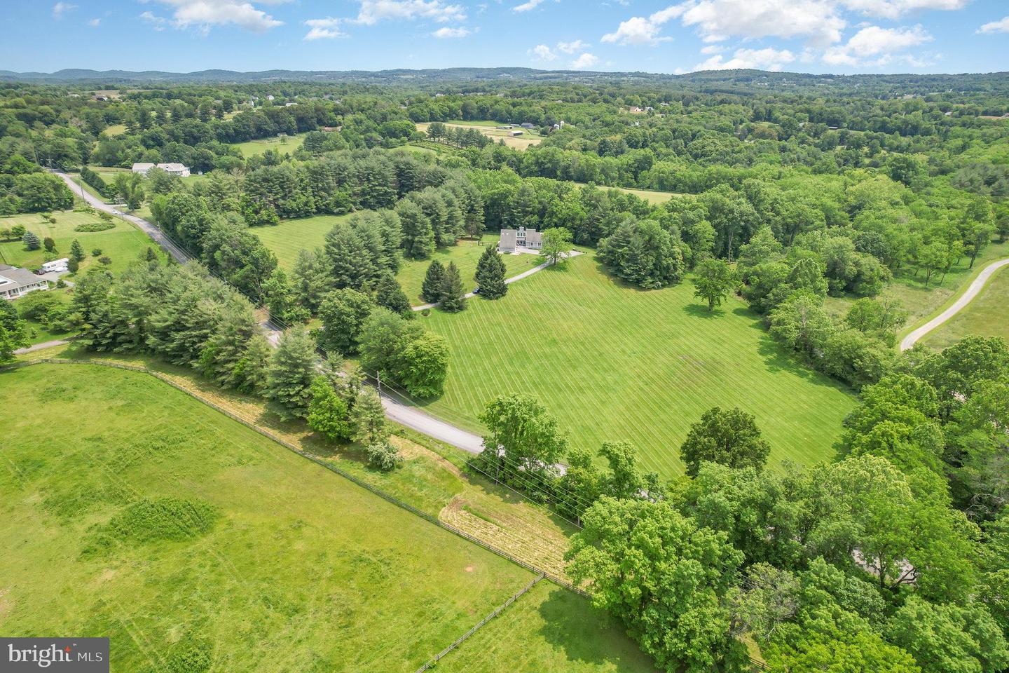16222 HAMPTON RD, HAMILTON, Virginia 20158, 5 Bedrooms Bedrooms, ,4 BathroomsBathrooms,Residential,For sale,16222 HAMPTON RD,VALO2098100 MLS # VALO2098100
