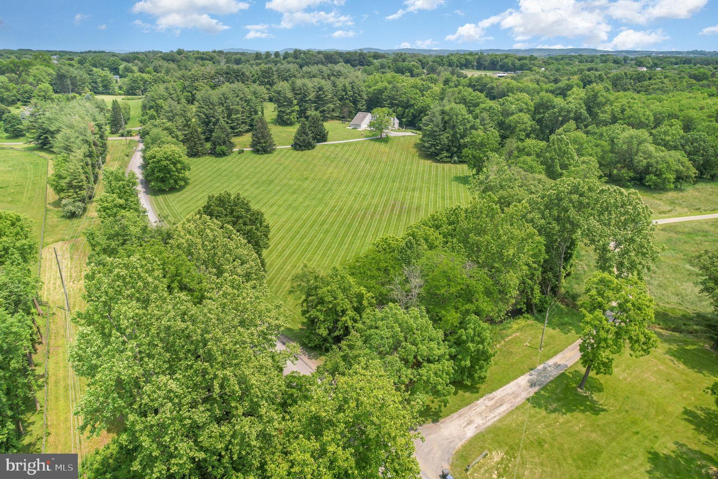 16222 HAMPTON RD, HAMILTON, Virginia 20158, 5 Bedrooms Bedrooms, ,4 BathroomsBathrooms,Residential,For sale,16222 HAMPTON RD,VALO2098100 MLS # VALO2098100