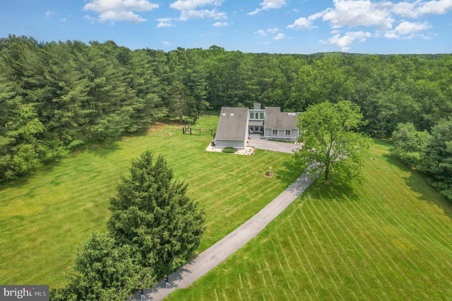 16222 HAMPTON RD, HAMILTON, Virginia 20158, 5 Bedrooms Bedrooms, ,4 BathroomsBathrooms,Residential,For sale,16222 HAMPTON RD,VALO2098100 MLS # VALO2098100