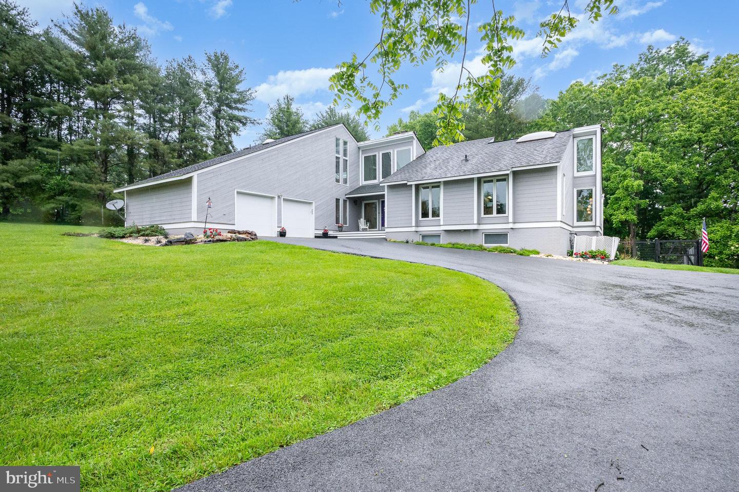 16222 HAMPTON RD, HAMILTON, Virginia 20158, 5 Bedrooms Bedrooms, ,4 BathroomsBathrooms,Residential,For sale,16222 HAMPTON RD,VALO2098100 MLS # VALO2098100