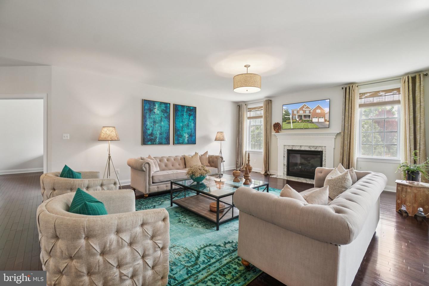 5845 WATERLOO BRIDGE CIR, HAYMARKET, Virginia 20169, 4 Bedrooms Bedrooms, ,5 BathroomsBathrooms,Residential,For sale,5845 WATERLOO BRIDGE CIR,VAPW2095756 MLS # VAPW2095756