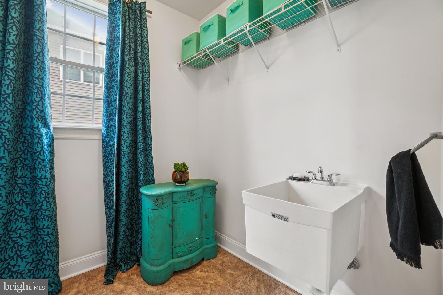 5845 WATERLOO BRIDGE CIR, HAYMARKET, Virginia 20169, 4 Bedrooms Bedrooms, ,5 BathroomsBathrooms,Residential,For sale,5845 WATERLOO BRIDGE CIR,VAPW2095756 MLS # VAPW2095756