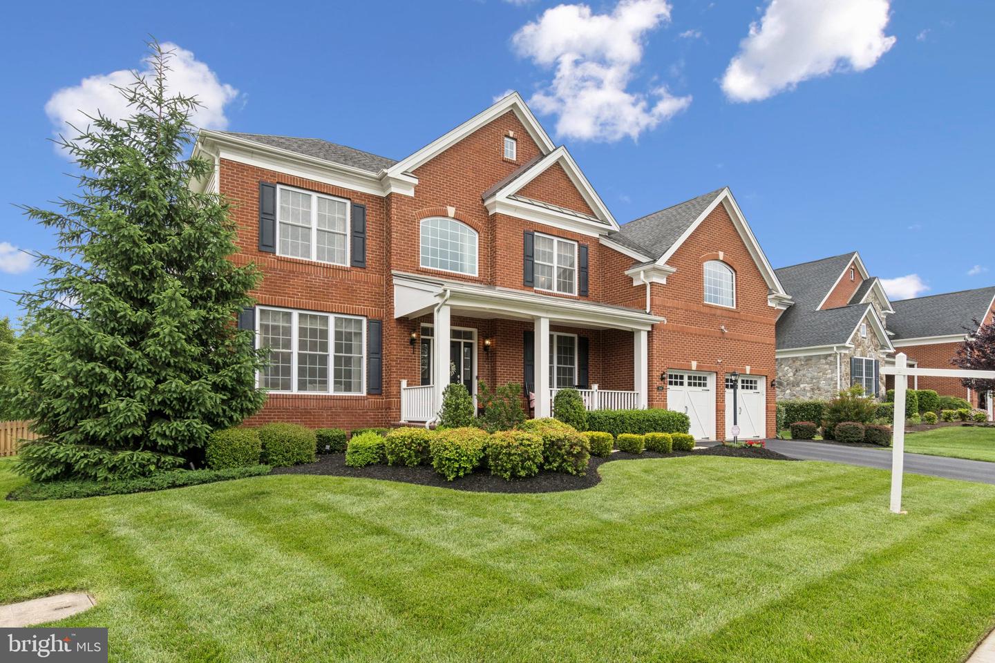 5845 WATERLOO BRIDGE CIR, HAYMARKET, Virginia 20169, 4 Bedrooms Bedrooms, ,5 BathroomsBathrooms,Residential,For sale,5845 WATERLOO BRIDGE CIR,VAPW2095756 MLS # VAPW2095756