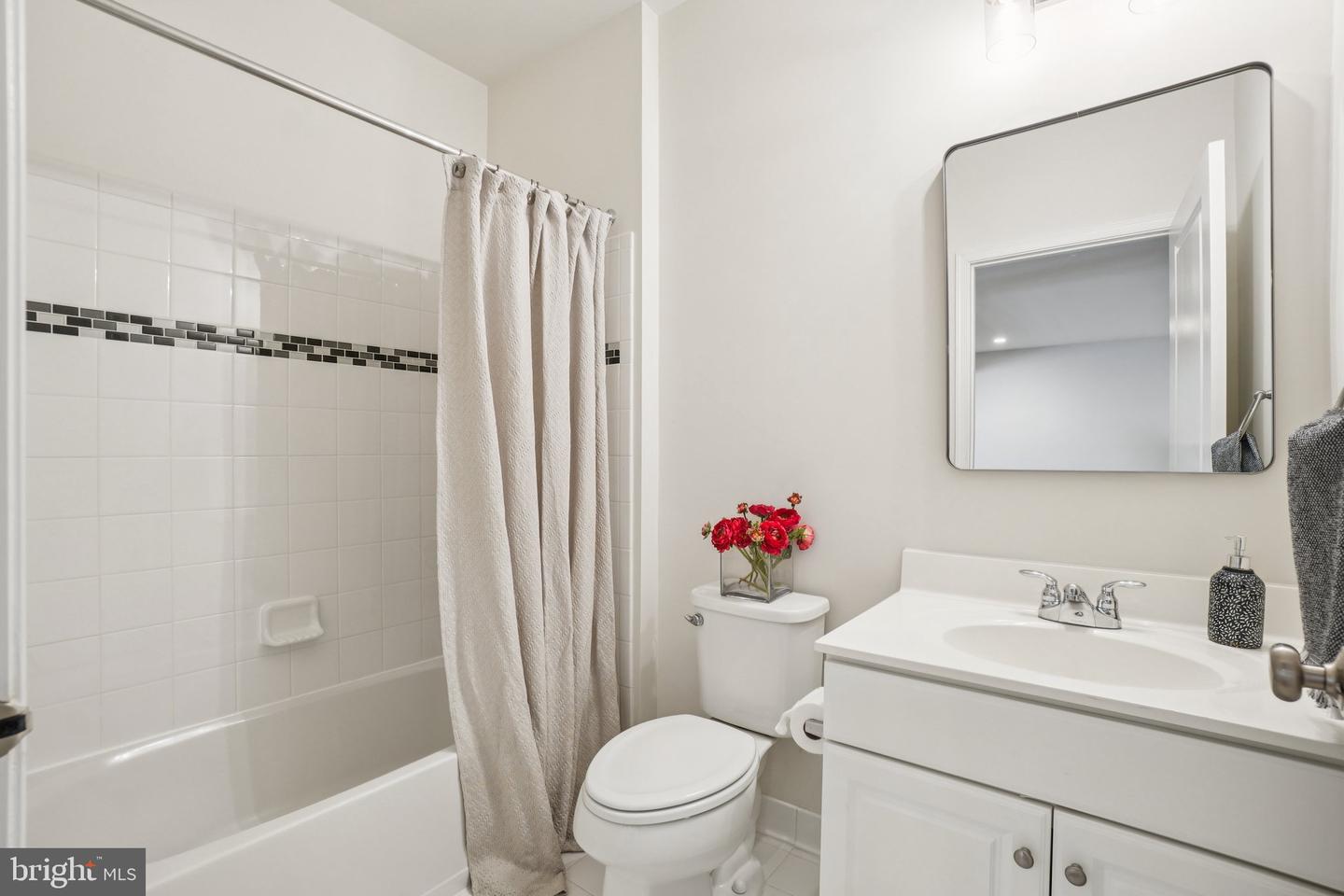 5845 WATERLOO BRIDGE CIR, HAYMARKET, Virginia 20169, 4 Bedrooms Bedrooms, ,5 BathroomsBathrooms,Residential,For sale,5845 WATERLOO BRIDGE CIR,VAPW2095756 MLS # VAPW2095756