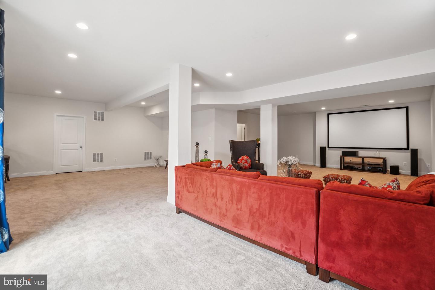 5845 WATERLOO BRIDGE CIR, HAYMARKET, Virginia 20169, 4 Bedrooms Bedrooms, ,5 BathroomsBathrooms,Residential,For sale,5845 WATERLOO BRIDGE CIR,VAPW2095756 MLS # VAPW2095756