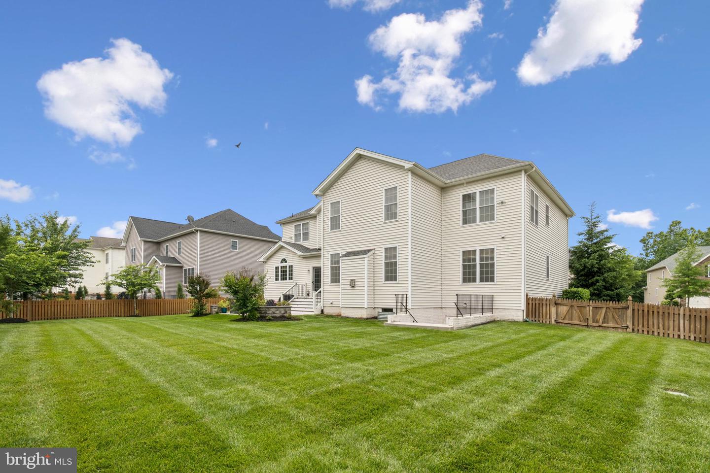 5845 WATERLOO BRIDGE CIR, HAYMARKET, Virginia 20169, 4 Bedrooms Bedrooms, ,5 BathroomsBathrooms,Residential,For sale,5845 WATERLOO BRIDGE CIR,VAPW2095756 MLS # VAPW2095756
