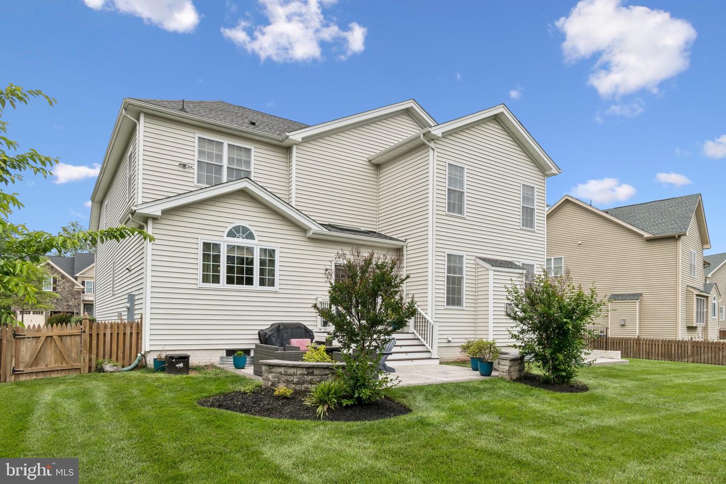 5845 WATERLOO BRIDGE CIR, HAYMARKET, Virginia 20169, 4 Bedrooms Bedrooms, ,5 BathroomsBathrooms,Residential,For sale,5845 WATERLOO BRIDGE CIR,VAPW2095756 MLS # VAPW2095756