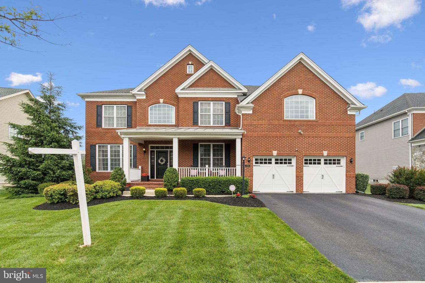 5845 WATERLOO BRIDGE CIR, HAYMARKET, Virginia 20169, 4 Bedrooms Bedrooms, ,5 BathroomsBathrooms,Residential,For sale,5845 WATERLOO BRIDGE CIR,VAPW2095756 MLS # VAPW2095756